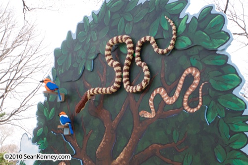 LEGO sculpture Sean Kenney brown tree snake philadephila philly zoo creatures of habitat